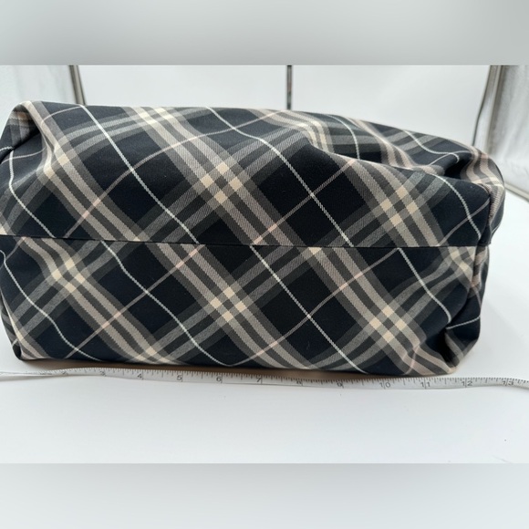 Burberry-Authentic-Blue Label Reversable Hand Tote Bag Nova Check Black - Picture 6 of 16